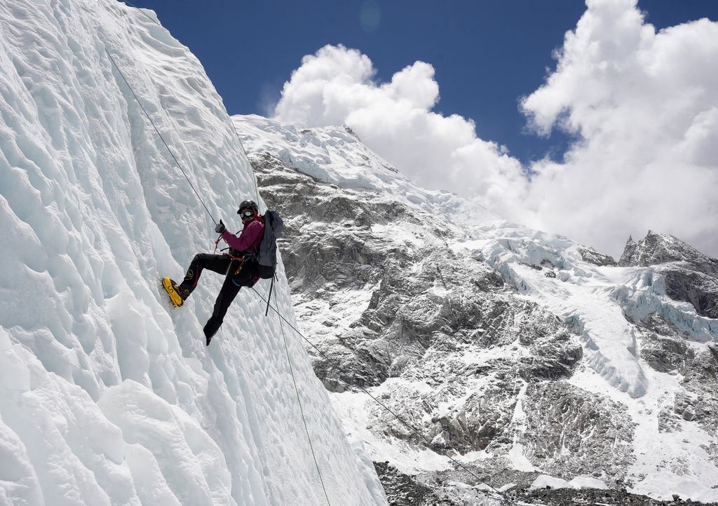 Memecahkan Batas: Pendaki Inggris Menorehkan Sejarah Mendaki Gunung Everest 19 Kali